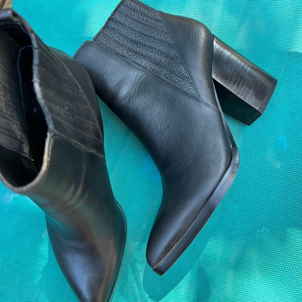 Marc Fisher black wedges